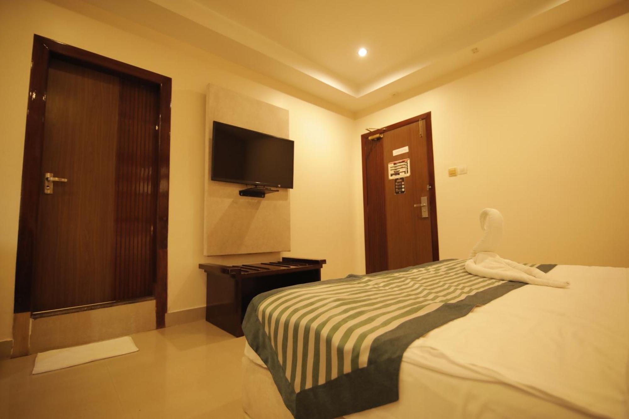 Hotel Krc Palace Tezpur Exterior photo
